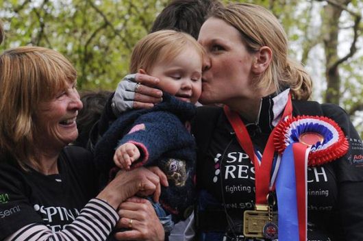 London Maraton céljában Claire a kislányával