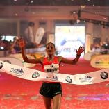 A női maratoni futás győztese pályacsúccsal: Mamitu Daska