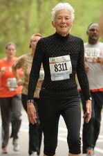 Marjorie Kagan 81 évesen is futó hölgy