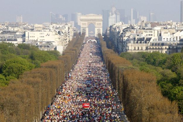 Parizs Maraton rajtja: a Champs Élysées és a Diadalív