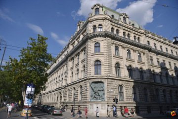 A műemléki védelem alá került budapesti Andrássy út 73-75. számú ház 2013. augusztus 12-én. Az épület volt korábban a MÁV székháza. Országszerte több ingatlan műemlékké nyilvánításáról döntött a Belügyminisztérium. 