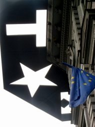 terror csillag és EU Zászló Andrássy út házán