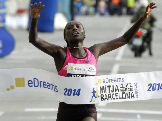 Florence Kiplagat félmaratoni világrekordja Barcelonában 