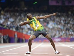 Usain Bolt, a világbajnokságok történetének legeredményesebb atlétája pózól.