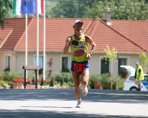 Bogár János Tiszakeszi Maraton futás győztese