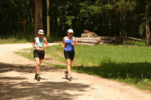 futás jótékony hatásai, kocogás az erdőben