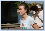 Plus Budapest Marathon futás szélsebesen, lobogó hajjal