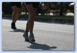 Budapest Marathon in Hungary, futólábak, váltók a lábon viselik a chipet
