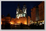 Prága Maraton futás Old Town Square at night