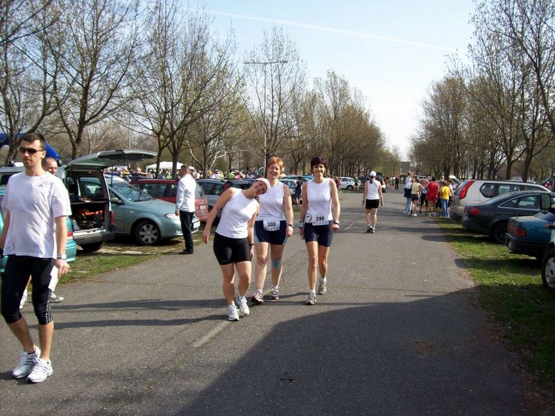 Tóparti futóparti futás Agárd Velencei-tó 3.jpg Lányok