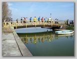 Tóparti futóparti futás Agárd Velencei-tó futás a hídon Velencei-tó