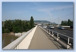 Duna áradása Budapesten Árpád híd, háttérben a Hármashatár-hegy