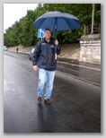 Generali futógála, rakparti 10 kilométeres futás Budapest szurkoló esernyővel
