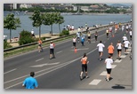 K&H Olimpiai Maraton és félmaraton váltó futás Budapest képek 2. fotók futás a pesti dunai rakparton