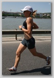 K&H Olimpiai Maraton és félmaraton váltó futás Budapest képek 4. fotók 2009 a futó nő