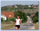 Velencei-tó kör futás Szabó Gabi 1:38 alatt futja körbe a tavat