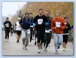 félmaratoni futók a Balatonnál