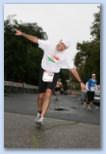 Budapest Marathon Finishers Hungary Iváncsics Zsolt maratoni futó a cél előtt
