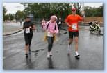 Budapest Marathon Heroes' Square Lizan-Nagy Adél, Aradi Kinga, Fenyvessy Gábor maratoni futók