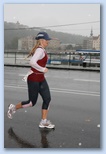 Budapest Maraton futás esőben Anita maratont fut