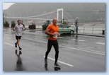 Budapest Maraton futás esőben Tóth Attila