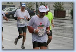 Budapest Maraton futás esőben Csaba