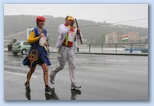 Budapest Maraton futás esőben Czele Jánosné, Czele János jelmezes futók a Budapest Maratonon