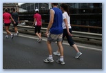 Nike Félmaraton futás Budapest egy kis pihi felfelé a Nyugati felüljárón