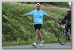 Ultrabalaton running futás Köveskál után  Nemesgulács felé, Rex Fontana vízFUTár Soós Péter Ultrabalaton teljesítő