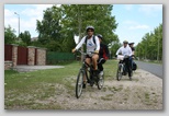 Ultrabalaton ultra és váltó futás a Balaton körül Balatonföldvár Siófok Tandemesek bevárják az ifjú kerékpárost