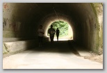 Ultrabalaton ultra és váltó futás a Balaton körül Balatonvilágos Tihany futó szakasz futás a vasúti alatti alagúton át
