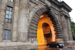 Budai Váralagút a Vár alatt halad keresztül