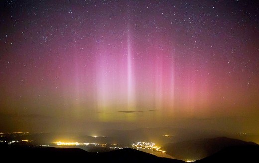 Sarki fény (aurora borealis) látványa a dobogókői kilátóból