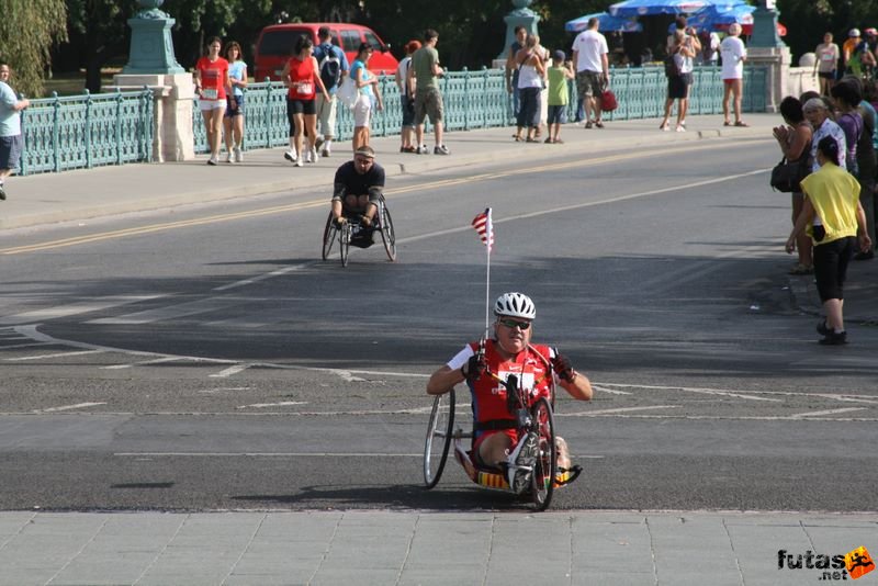 Nike Budapest Half Marathon budapest_nike_half_marathon_7803.jpg Hand Cycle Marathon Nike Budapest Half Marathon, budapest_nike_half_marathon_7803.jpg, Hand Cycle Marathon