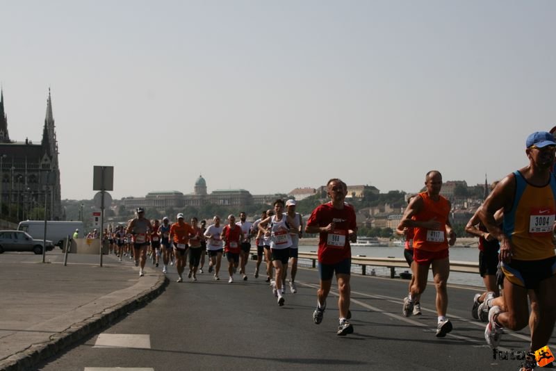 Nike Budapest Half Marathon budapest_nike_half_marathon_7861.jpg budapest_nike_half_marathon_7861.jpg Nike Budapest Half Marathon runner 2011