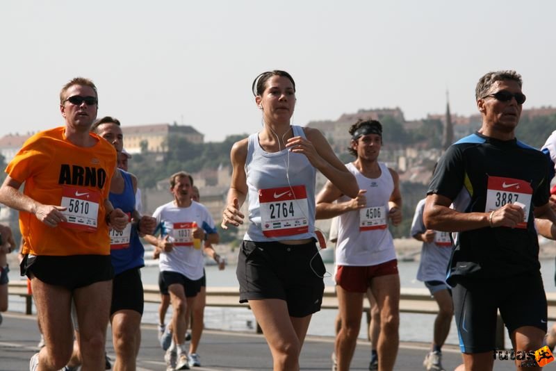 Nike Budapest Half Marathon budapest_nike_half_marathon_7884.jpg Versteeg Arno, dr. Atzél Alexandra, Nagy Gábor dr. Nike Budapest Half Marathon, budapest_nike_half_marathon_7884.jpg, Versteeg Arno, dr. Atzél Alexandra, Nagy Gábor dr.