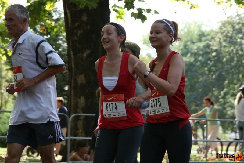 Nike Budapest Half Marathon budapest_nike_half_marathon_8227.jpg Furness Clare, Furness Natalie Nike Budapest Half Marathon, budapest_nike_half_marathon_8227.jpg, Furness Clare, Furness Natalie