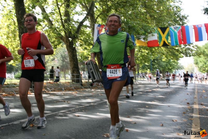 Nike Budapest Half Marathon budapest_nike_half_marathon_8389.jpg Acélvári Gyula Nike Budapest Half Marathon, budapest_nike_half_marathon_8389.jpg, Acélvári Gyula