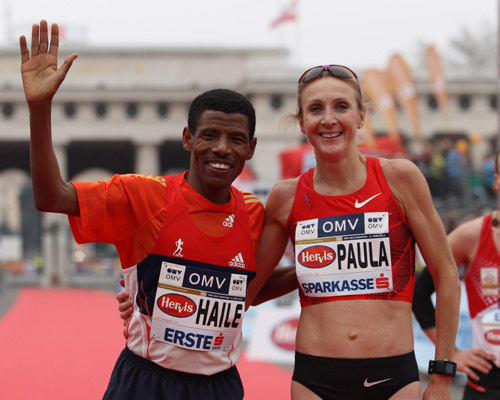 Radcliffe és Gebre a célban a hendikepes bécsi félmaraton után…