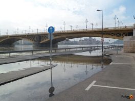 víz a Margit hídnál