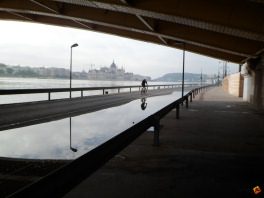 a Margit híd alatt a Duna