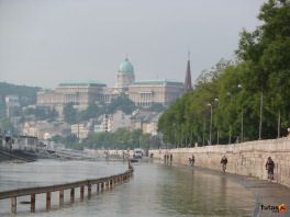 kiöntött a Duna a Budai Vár alatt