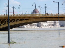 A Duna magas vízállása áradas és árvíz Budapesten