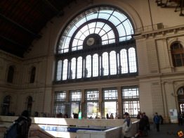a keleti pu főbejárata belülről