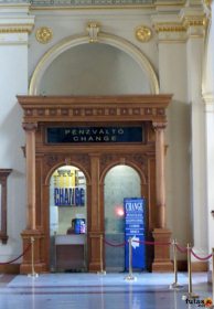 pénzváltó a Keleti pályaudvar csarnokában