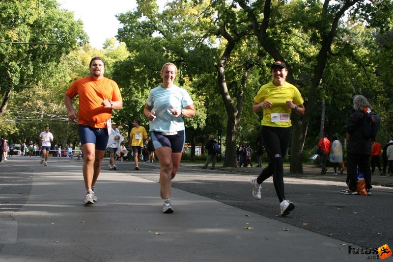 Budapest Marathon Kókusz, Tandi, Fruzsi Budapest Marathon in Hungary,, Kókusz, Tandi, Fruzsi