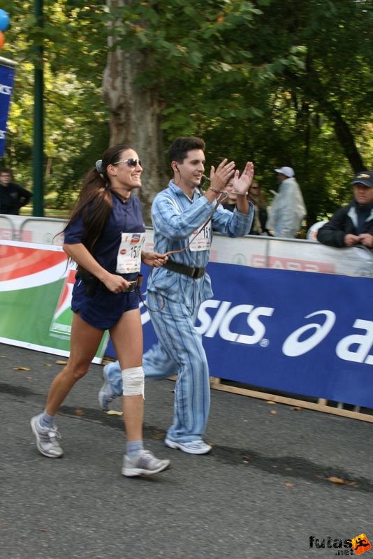 Budapest Marathon in Hungary, budapest marathon runners 20102.jpg