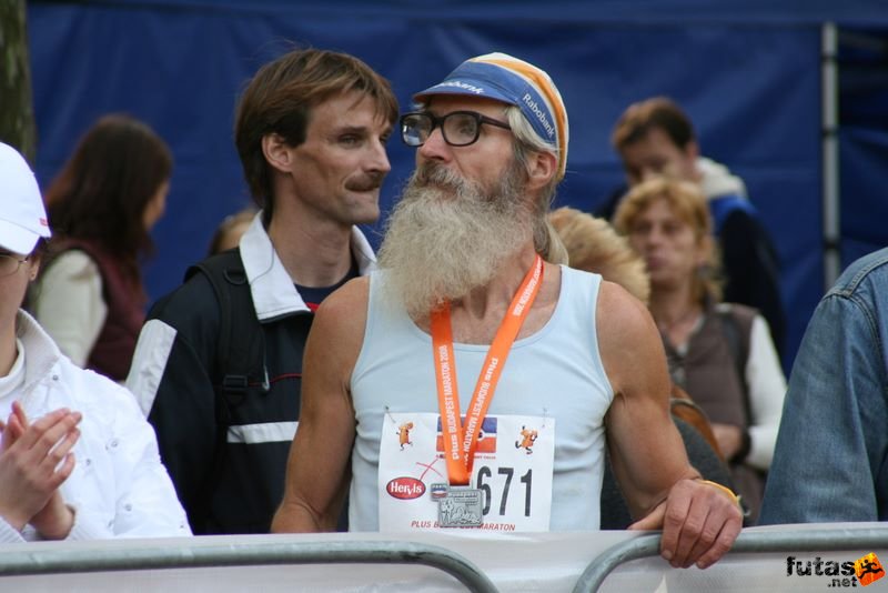 Budapest Marathon budapest_marathon_20137.jpg Budapest Marathon in Hungary, budapest marathon runners 20137.jpg
