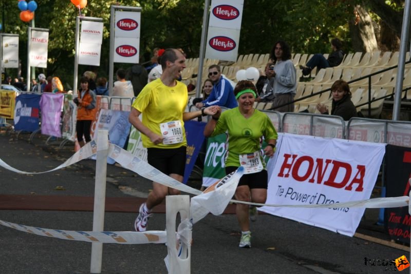 Budapest Marathon in Hungary, budapest marathon runners 20174.jpg