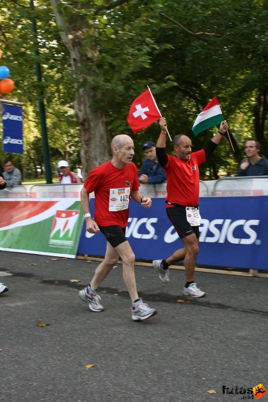 Budapest Marathon in Hungary, budapest marathon runners 20183.jpg
